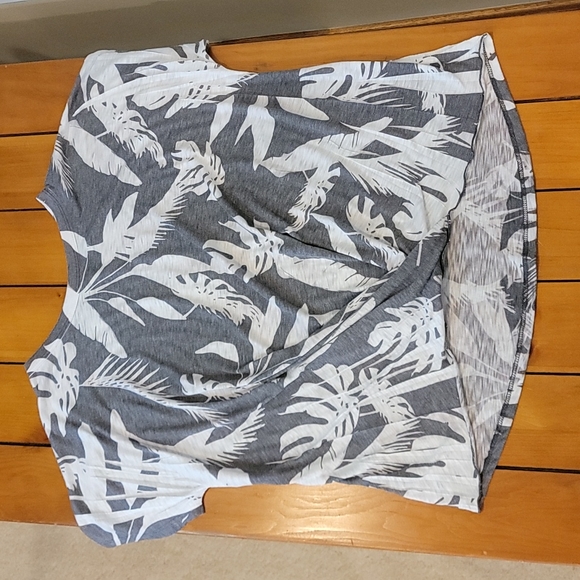 Tryst Foliage Tee - Picture 11 of 16